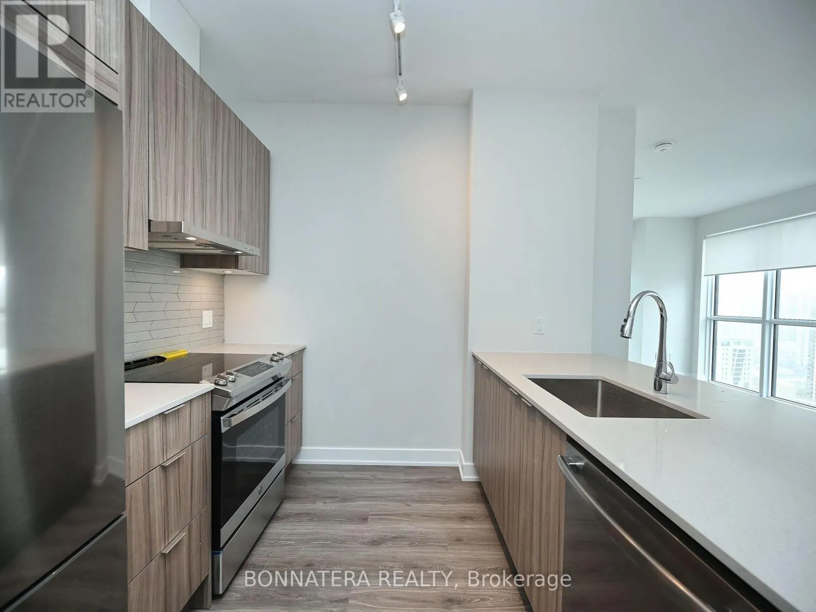 2503 - 430 SQUARE ONE DRIVE