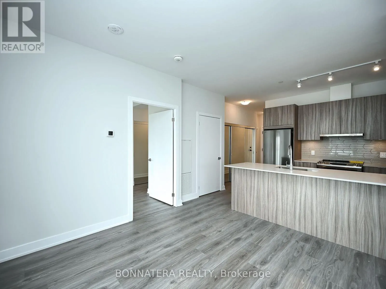 2503 - 430 SQUARE ONE DRIVE