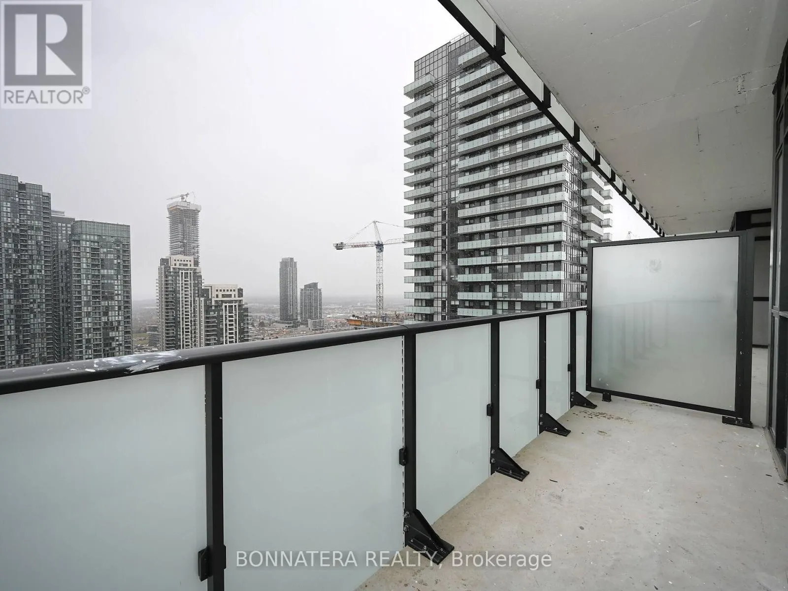 2503 - 430 SQUARE ONE DRIVE