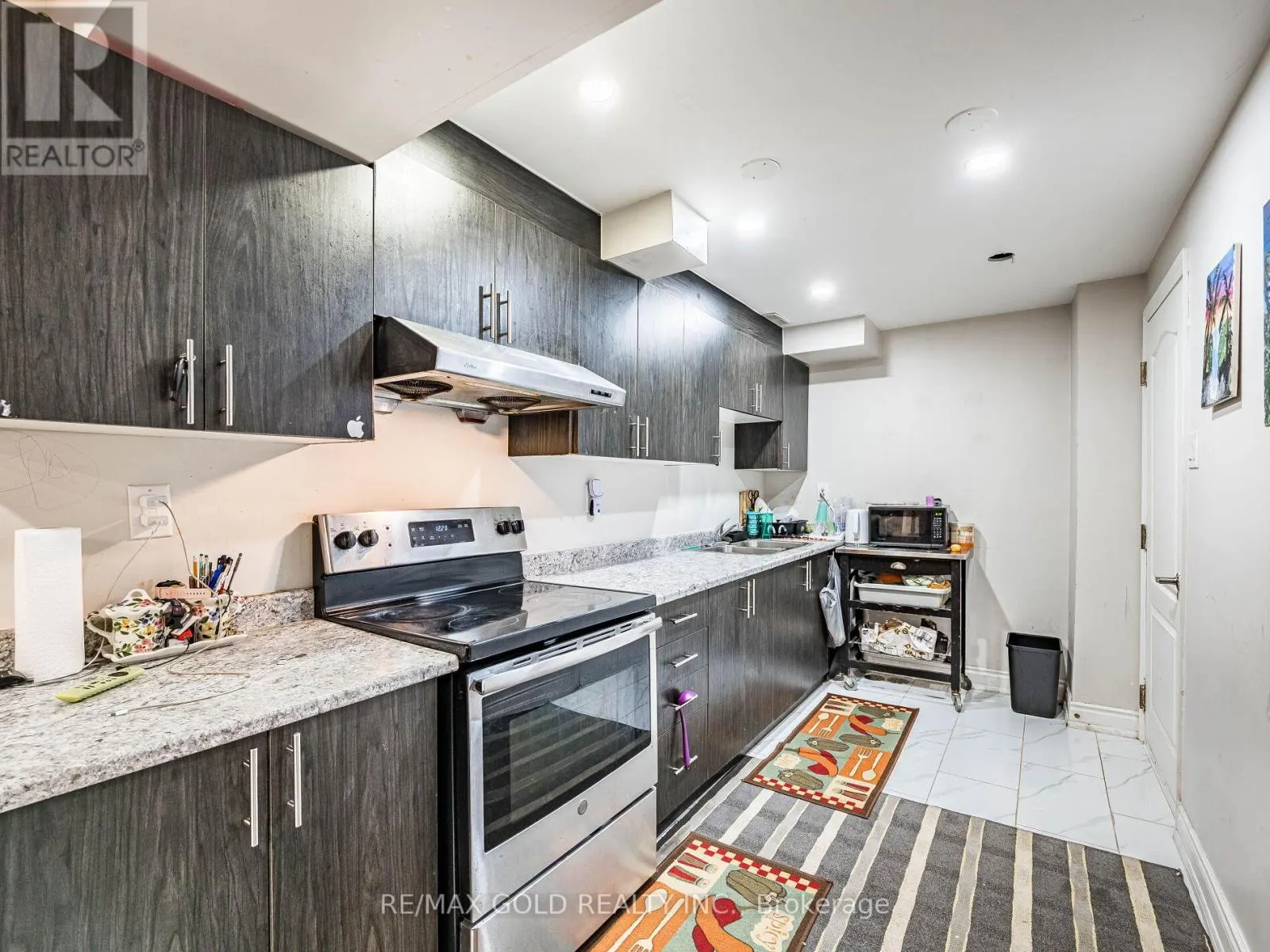 6 FEEDER STREET