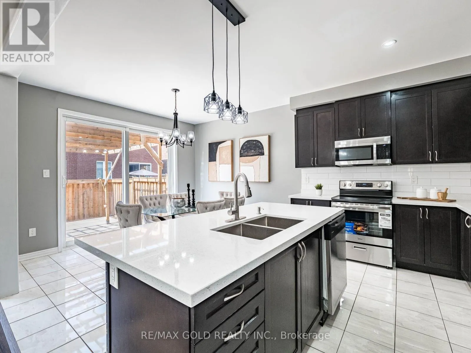 6 FEEDER STREET