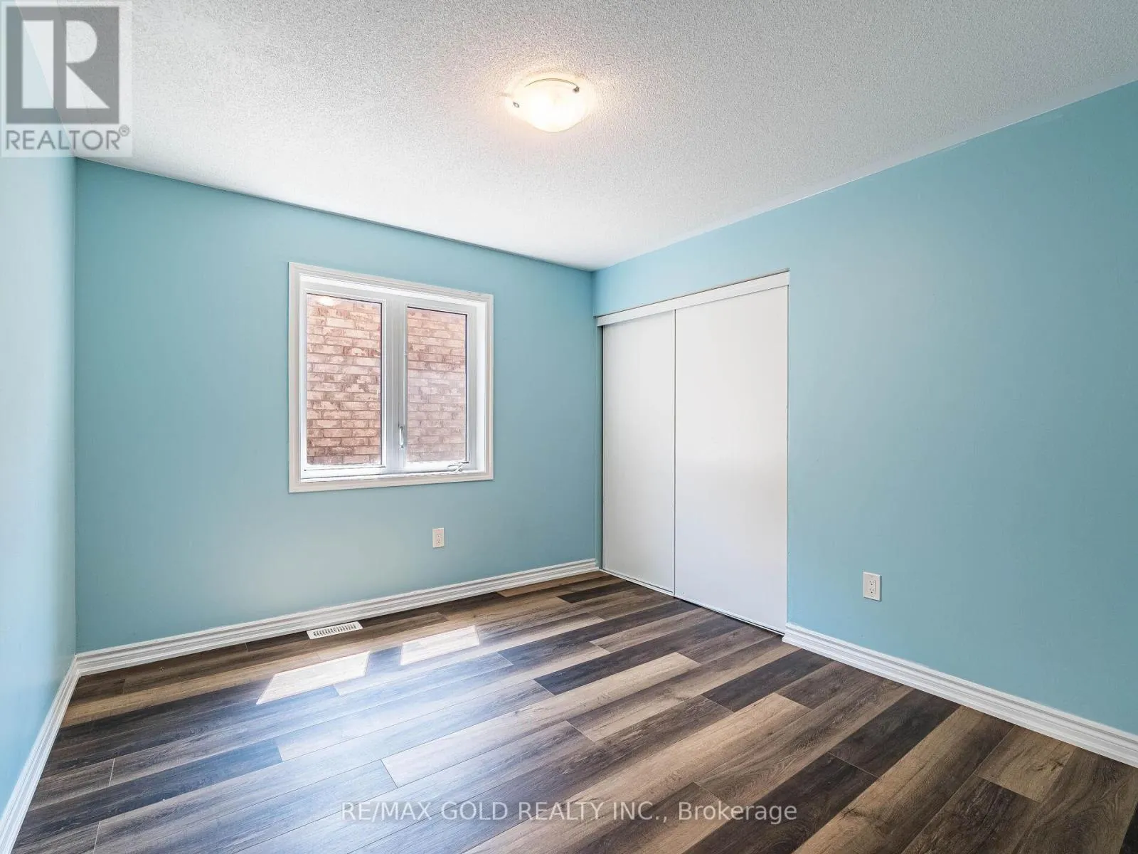 6 FEEDER STREET