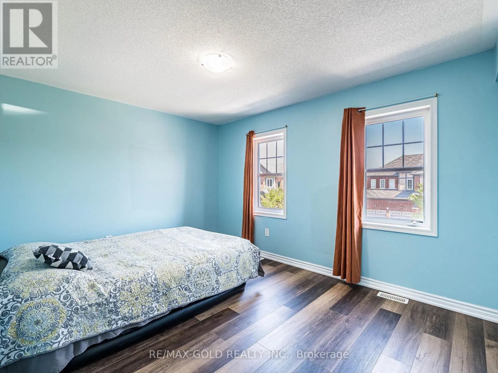 6 FEEDER STREET