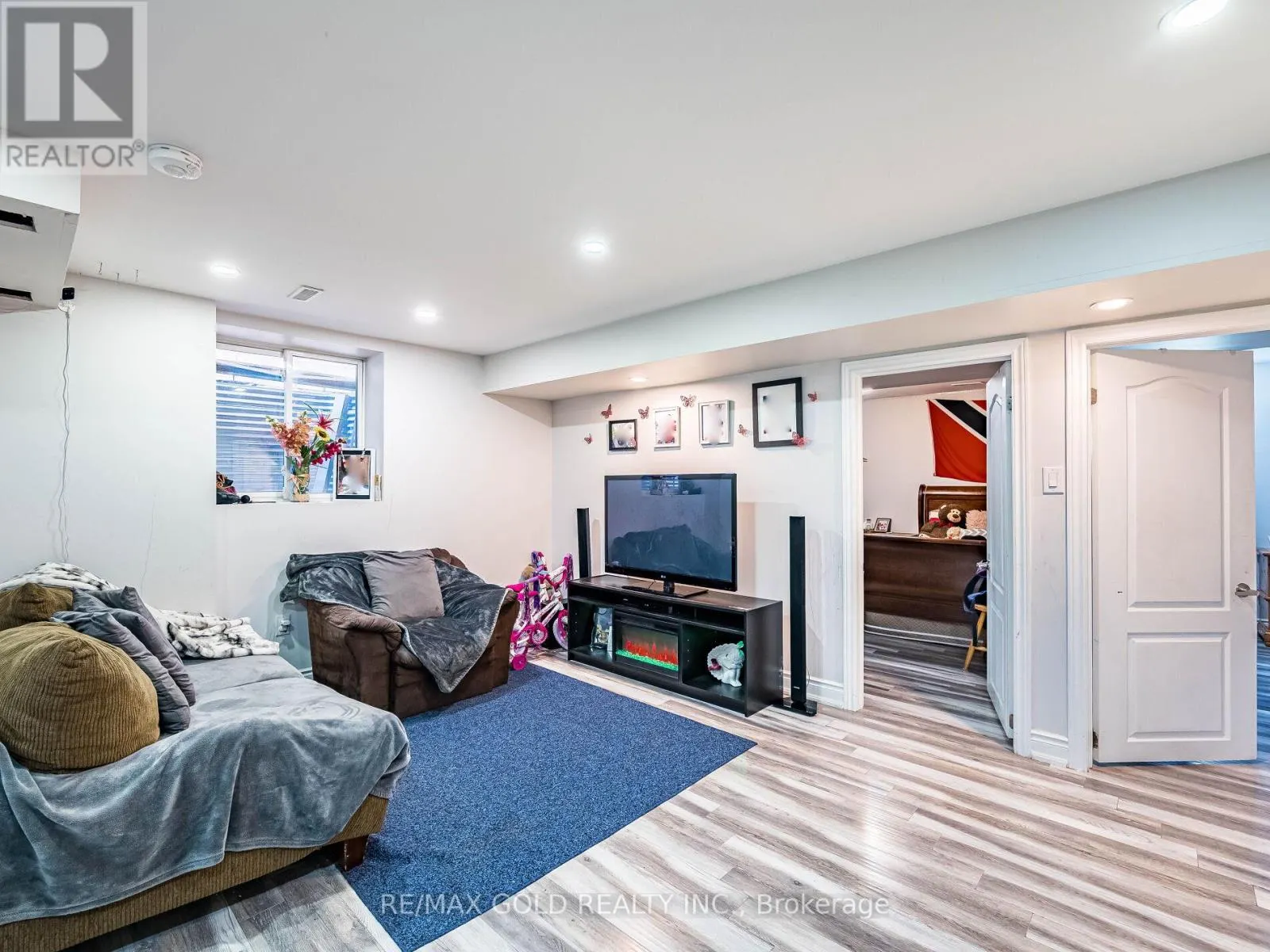 6 FEEDER STREET