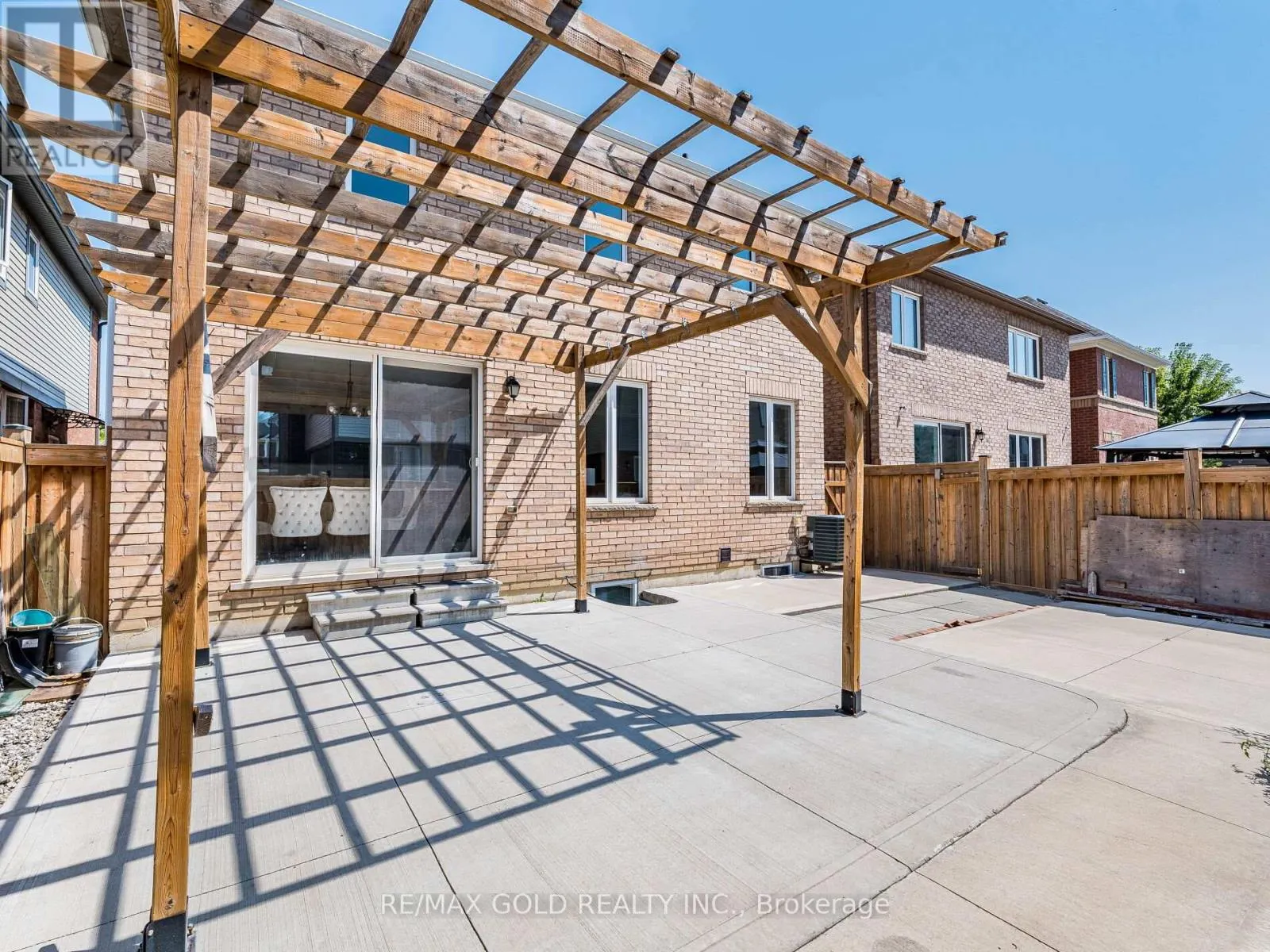 6 FEEDER STREET