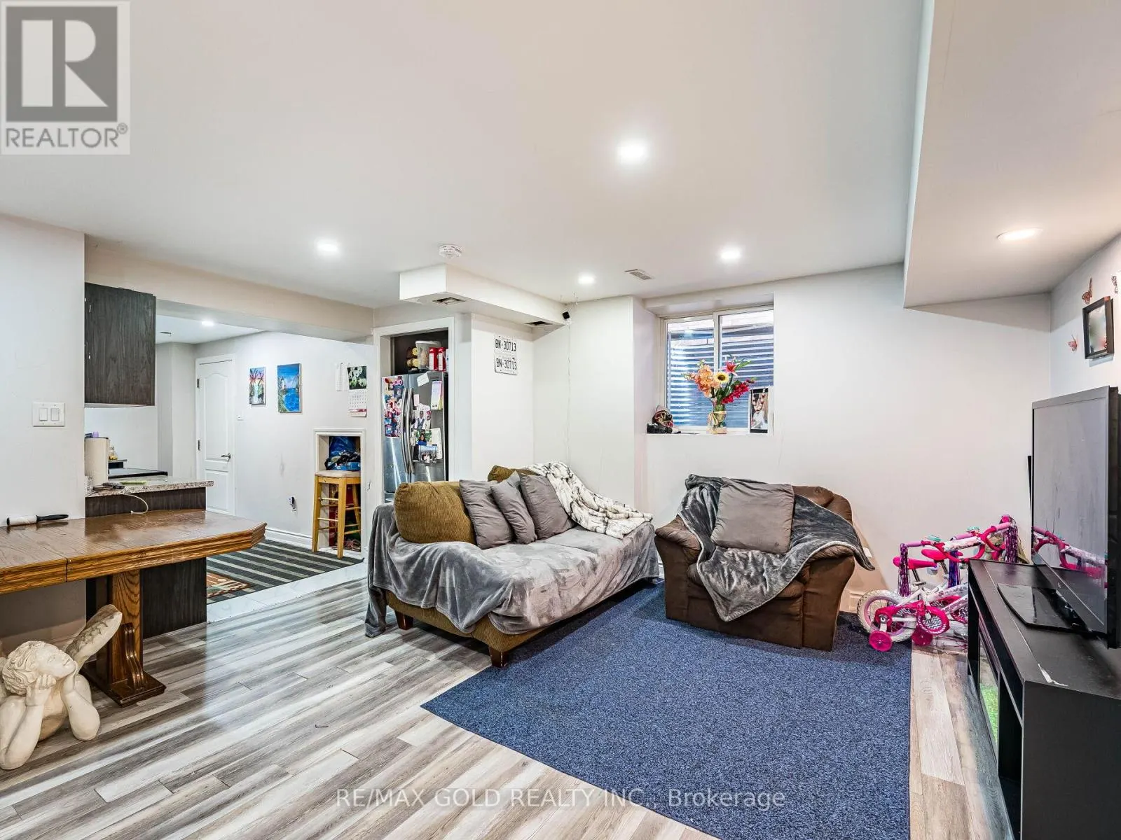 6 FEEDER STREET