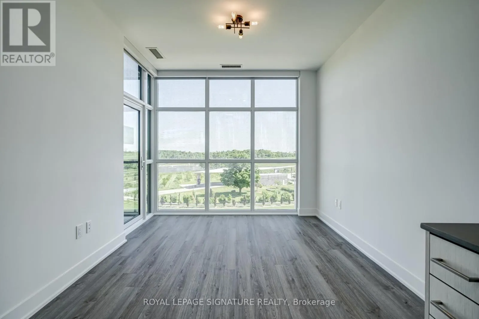 322 - 60 GEORGE BUTCHART DRIVE