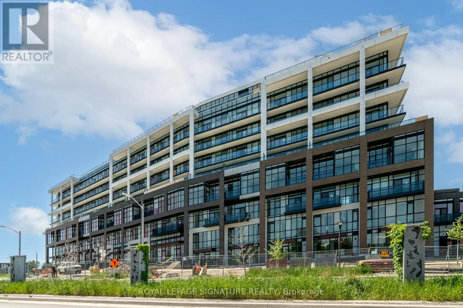 322 - 60 GEORGE BUTCHART DRIVE