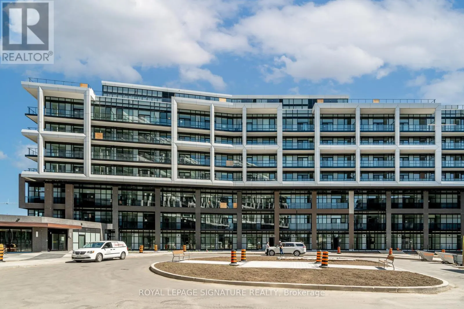 322 - 60 GEORGE BUTCHART DRIVE