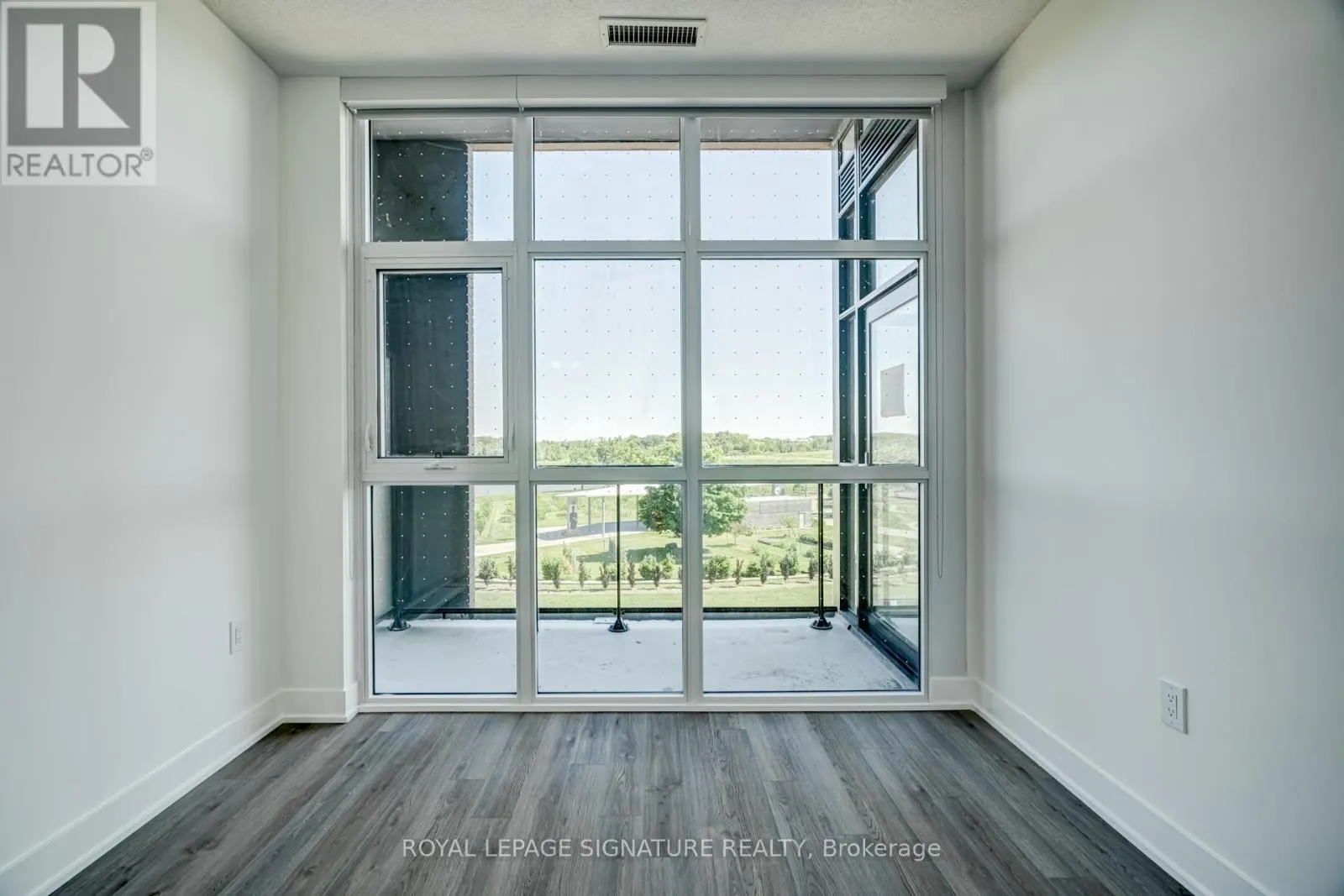 322 - 60 GEORGE BUTCHART DRIVE