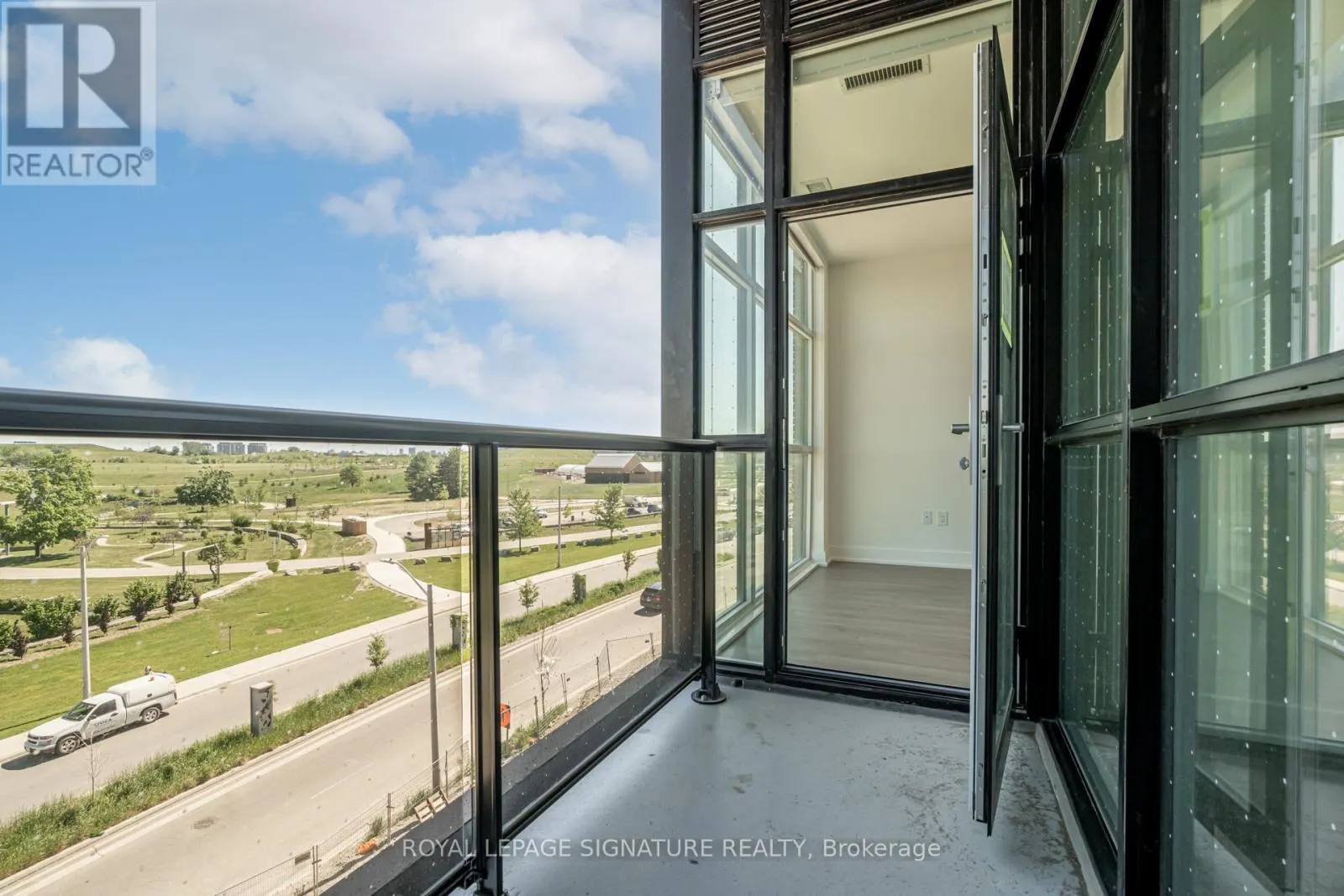 322 - 60 GEORGE BUTCHART DRIVE