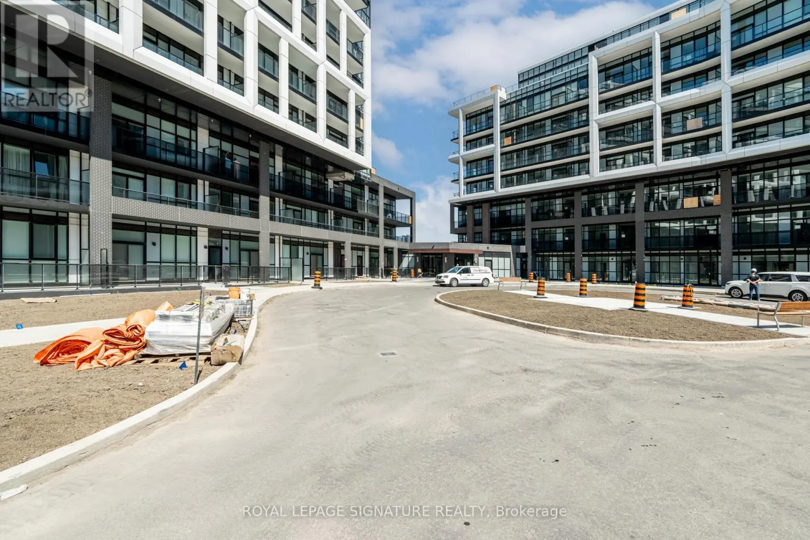 322 - 60 GEORGE BUTCHART DRIVE