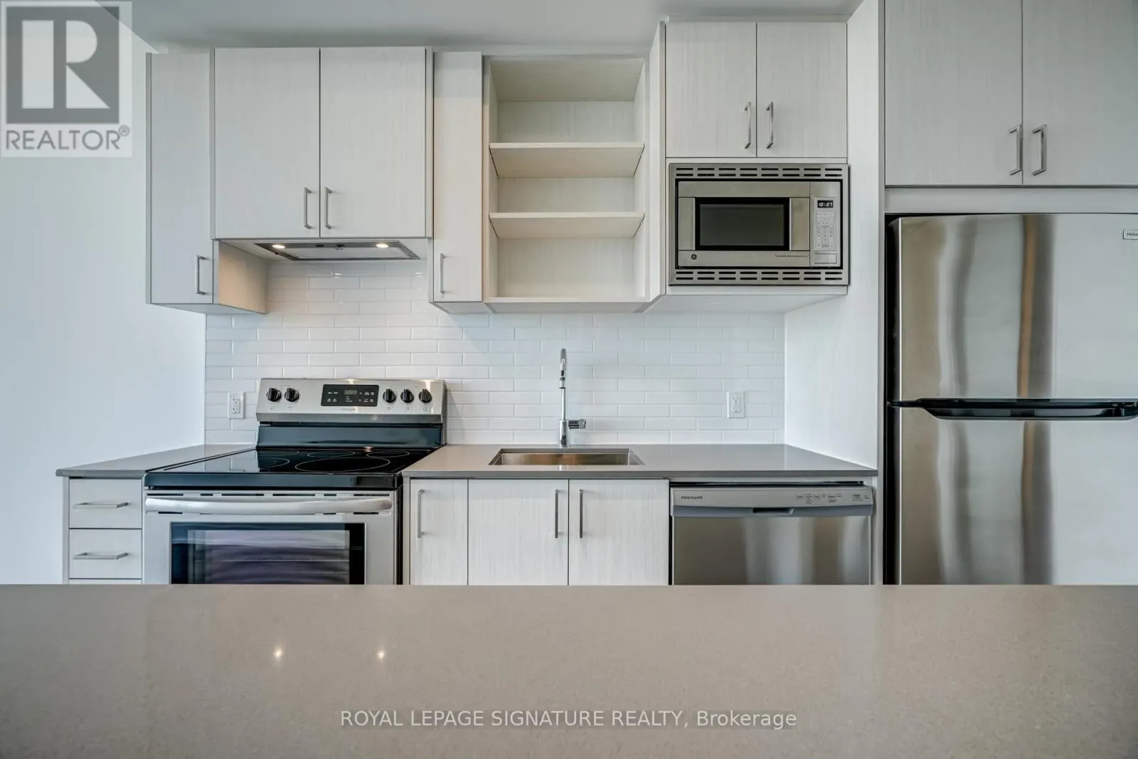 322 - 60 GEORGE BUTCHART DRIVE