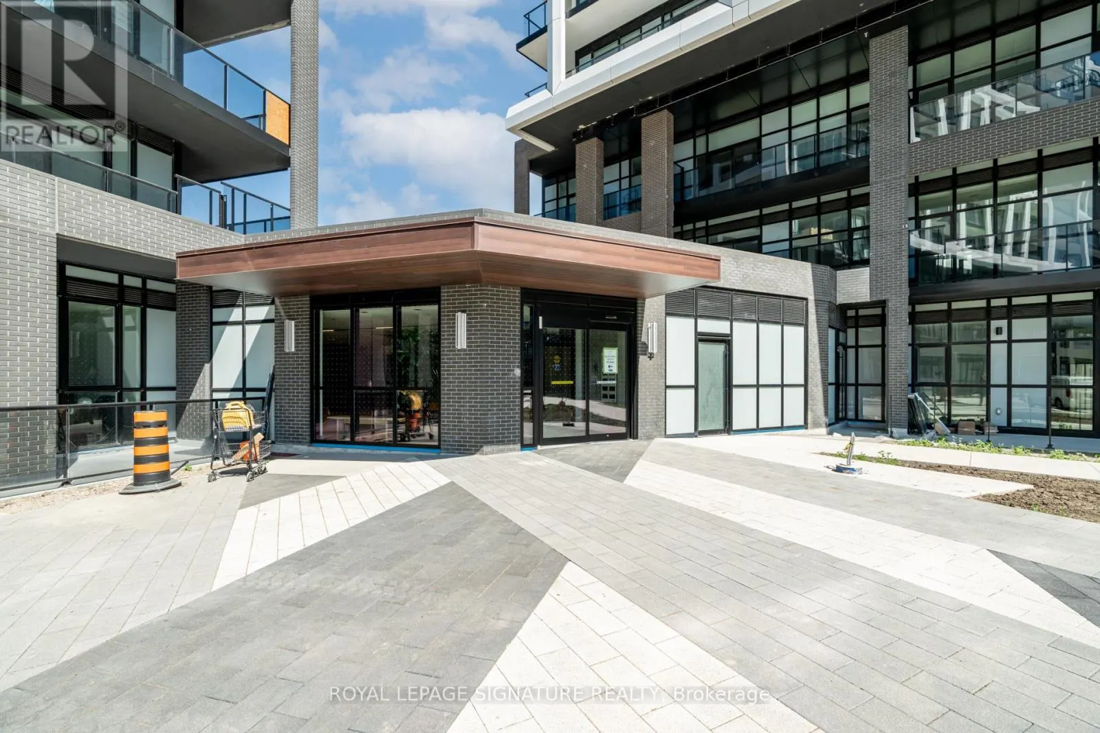 322 - 60 GEORGE BUTCHART DRIVE