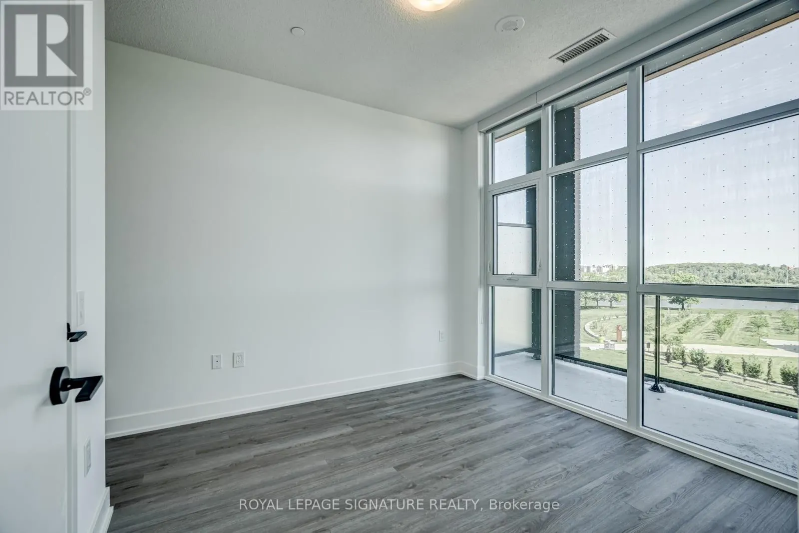 322 - 60 GEORGE BUTCHART DRIVE