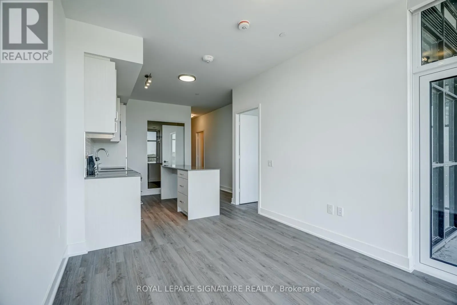 322 - 60 GEORGE BUTCHART DRIVE