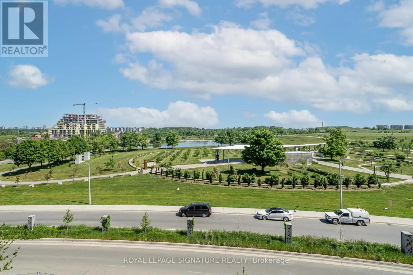 322 - 60 GEORGE BUTCHART DRIVE