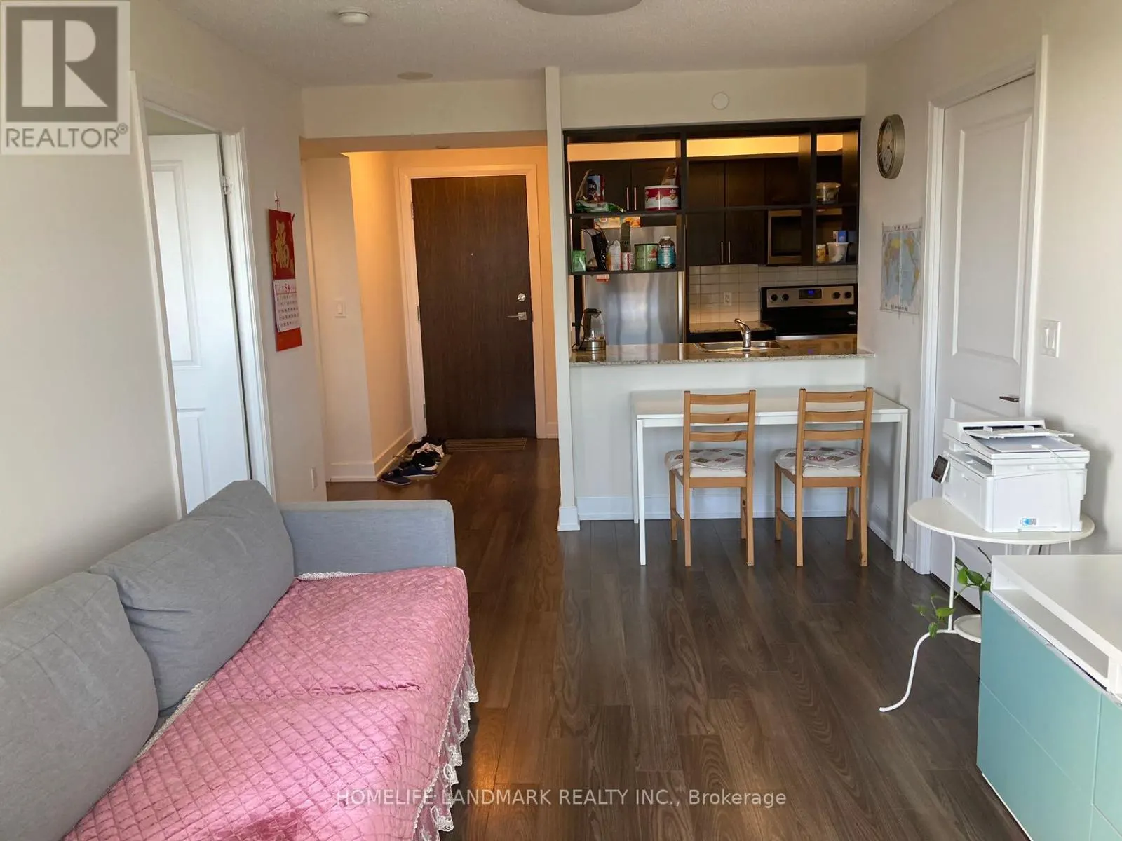 806 - 6 EVA ROAD