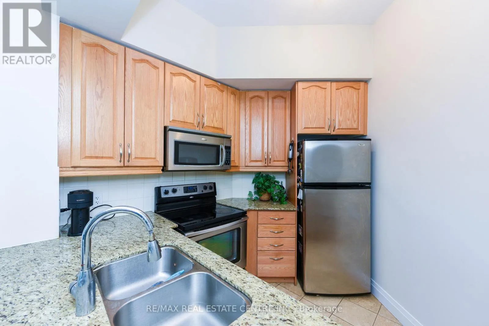 2605 - 90 ABSOLUTE AVENUE