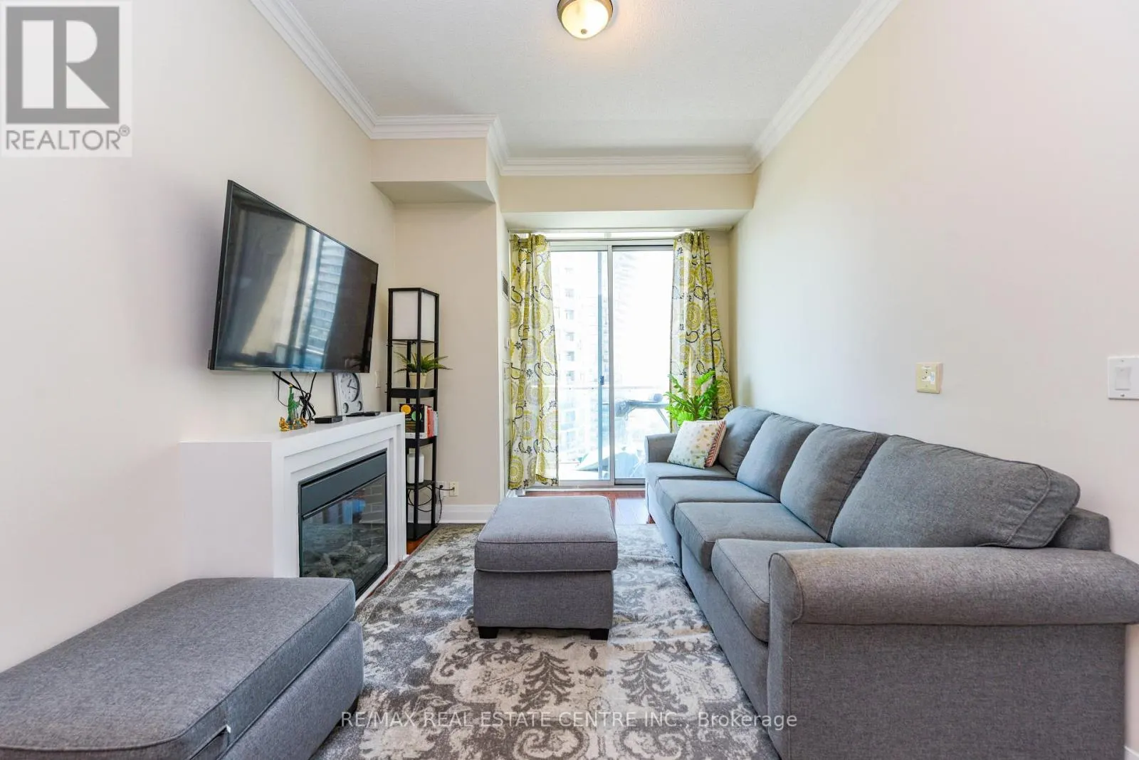 2605 - 90 ABSOLUTE AVENUE