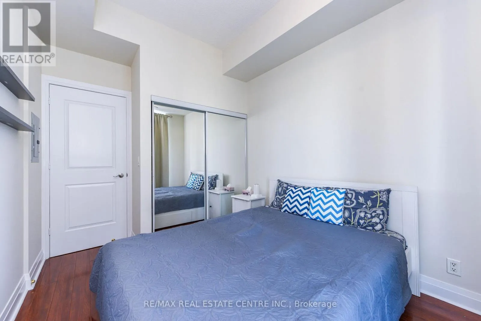 2605 - 90 ABSOLUTE AVENUE