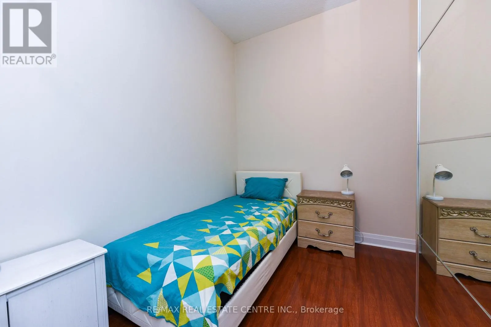 2605 - 90 ABSOLUTE AVENUE