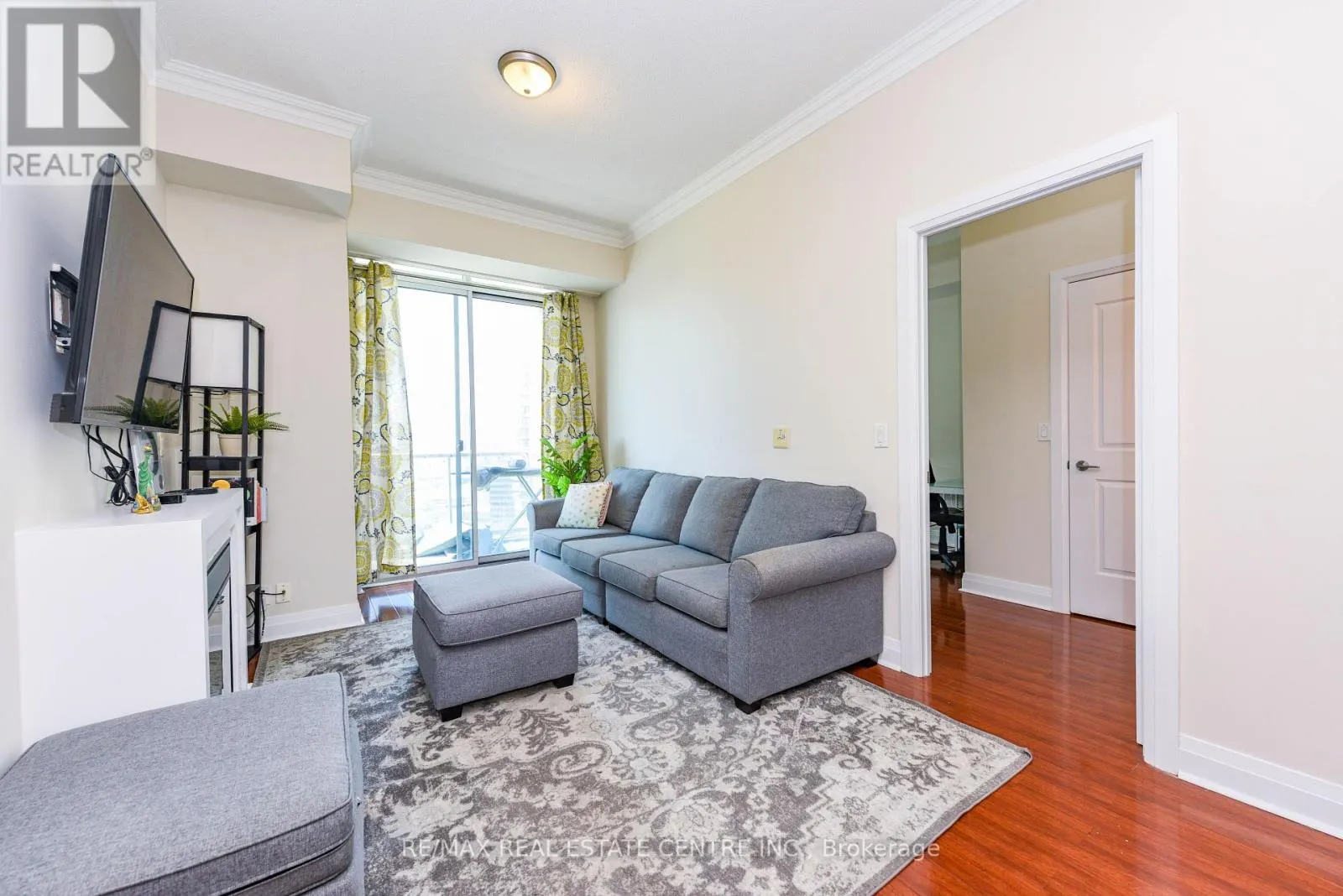 2605 - 90 ABSOLUTE AVENUE