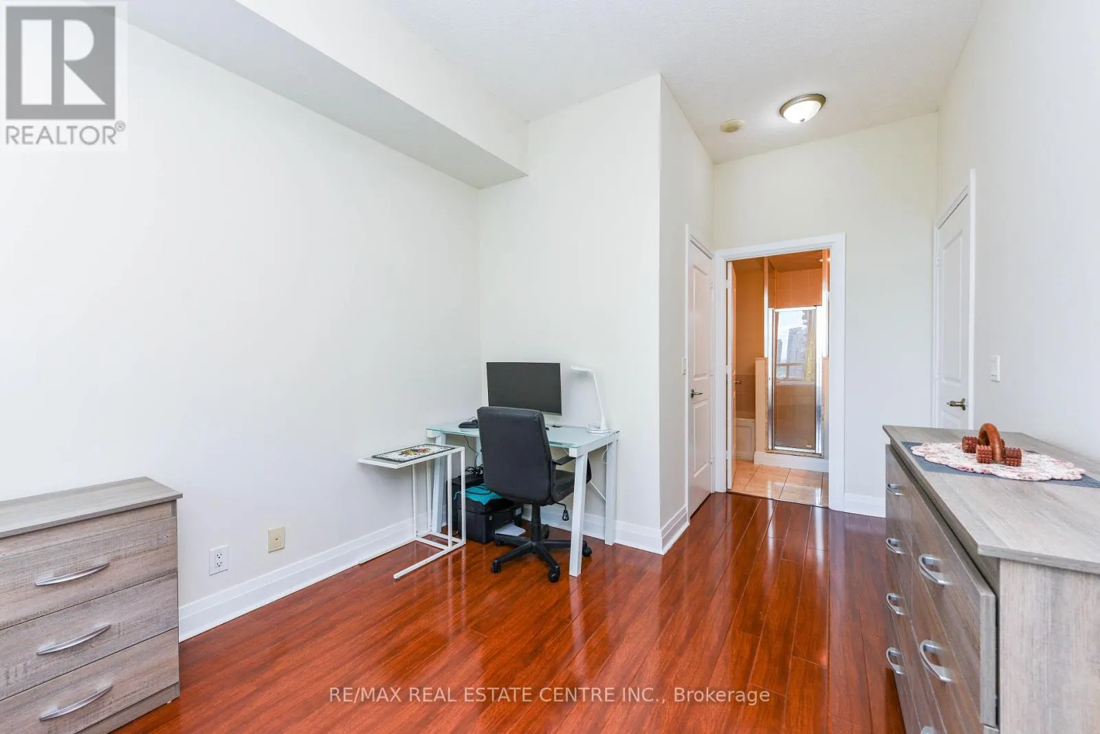 2605 - 90 ABSOLUTE AVENUE