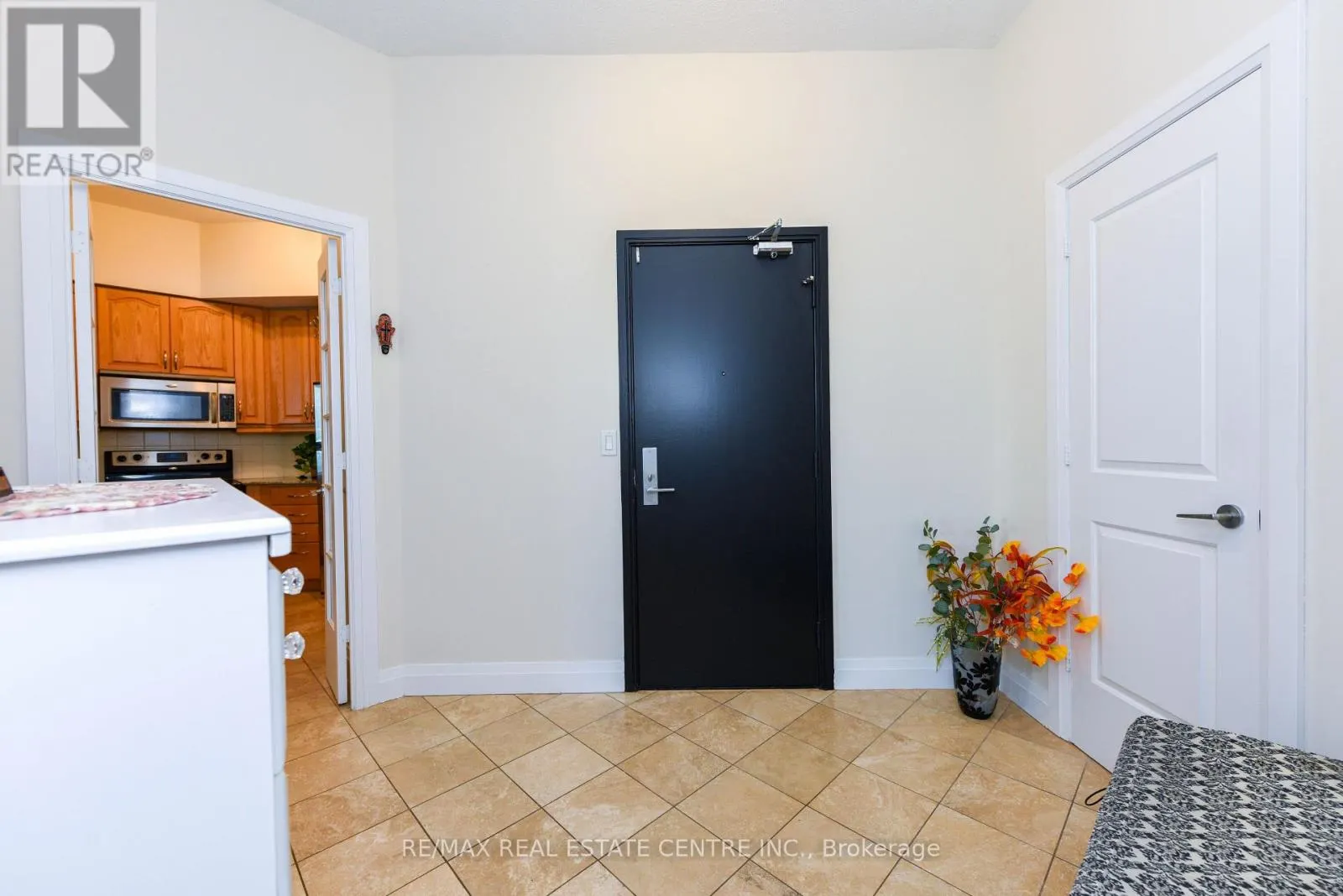2605 - 90 ABSOLUTE AVENUE