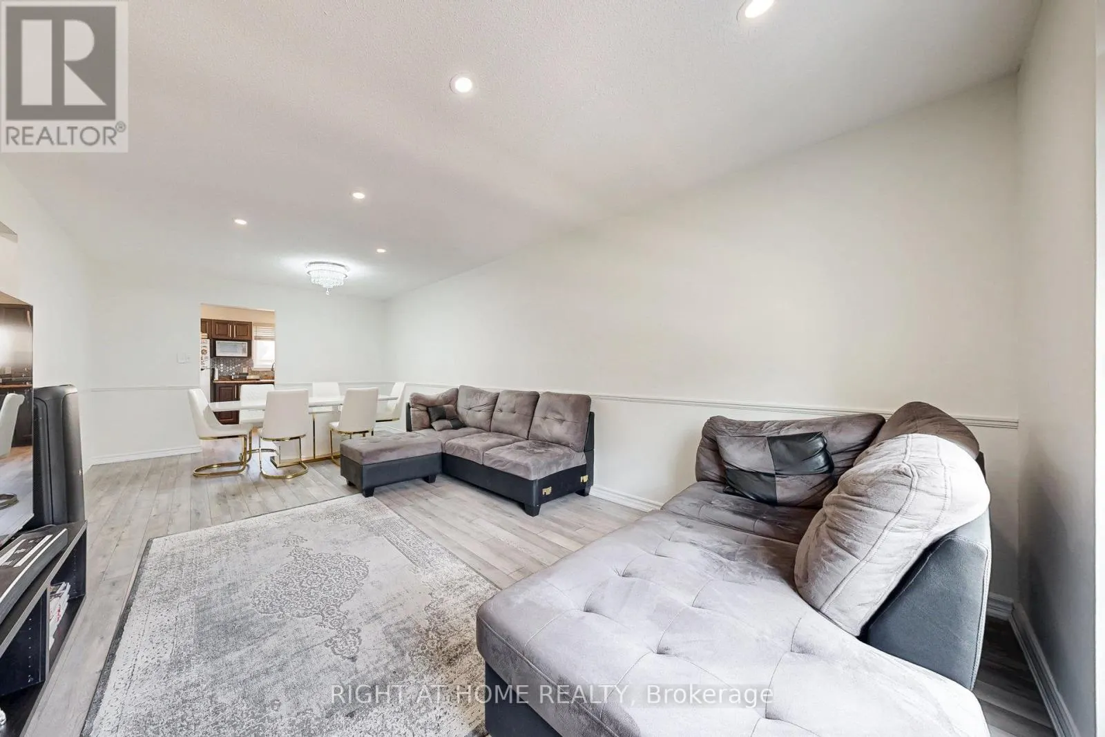 83 - 83 GUILDFORD CRESCENT