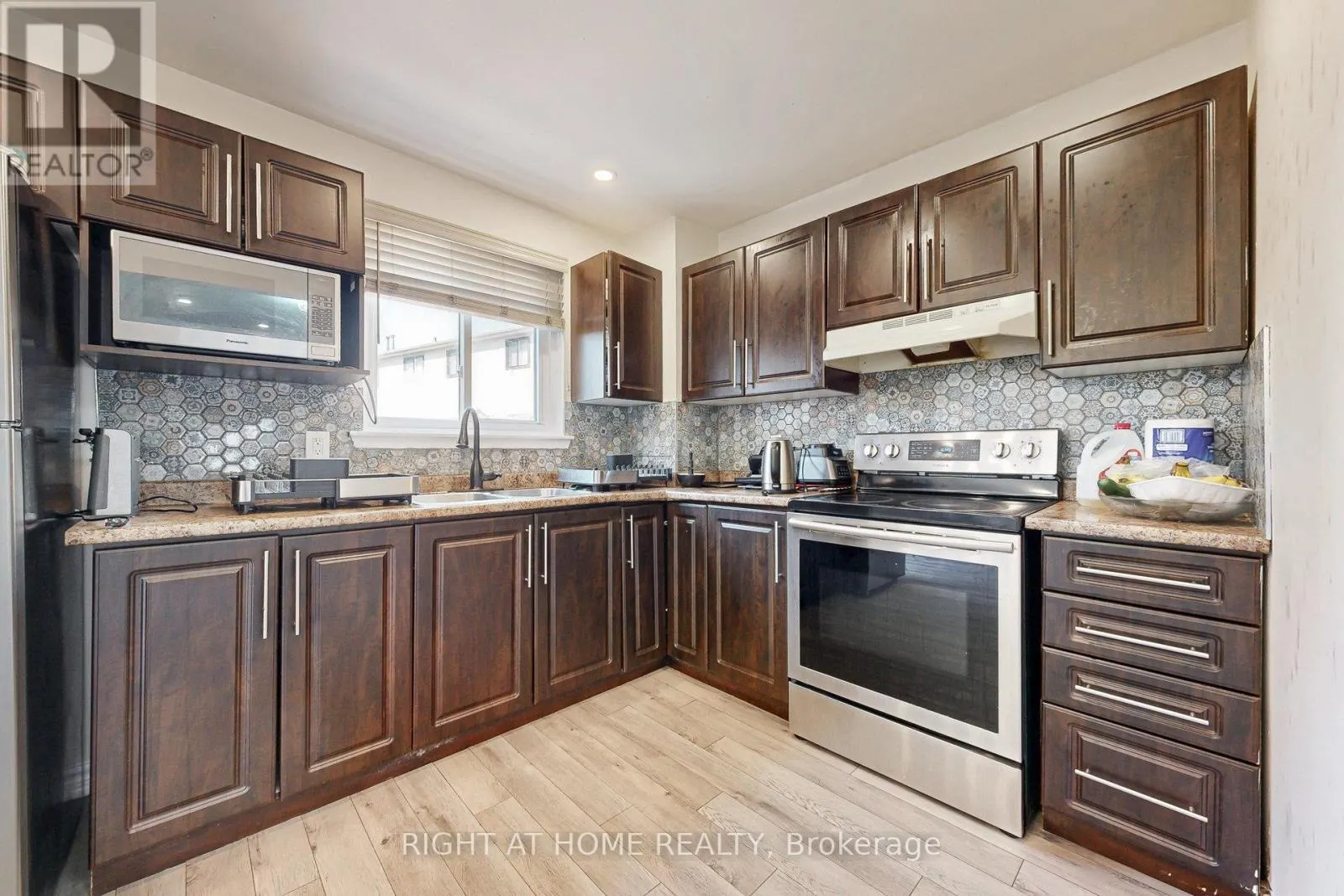 83 - 83 GUILDFORD CRESCENT