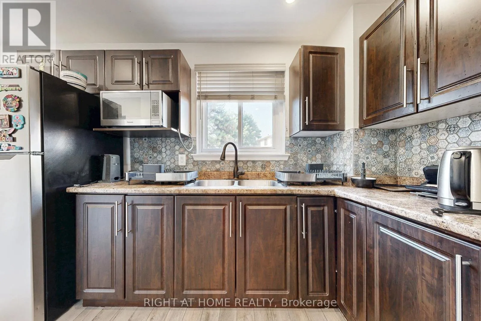 83 - 83 GUILDFORD CRESCENT