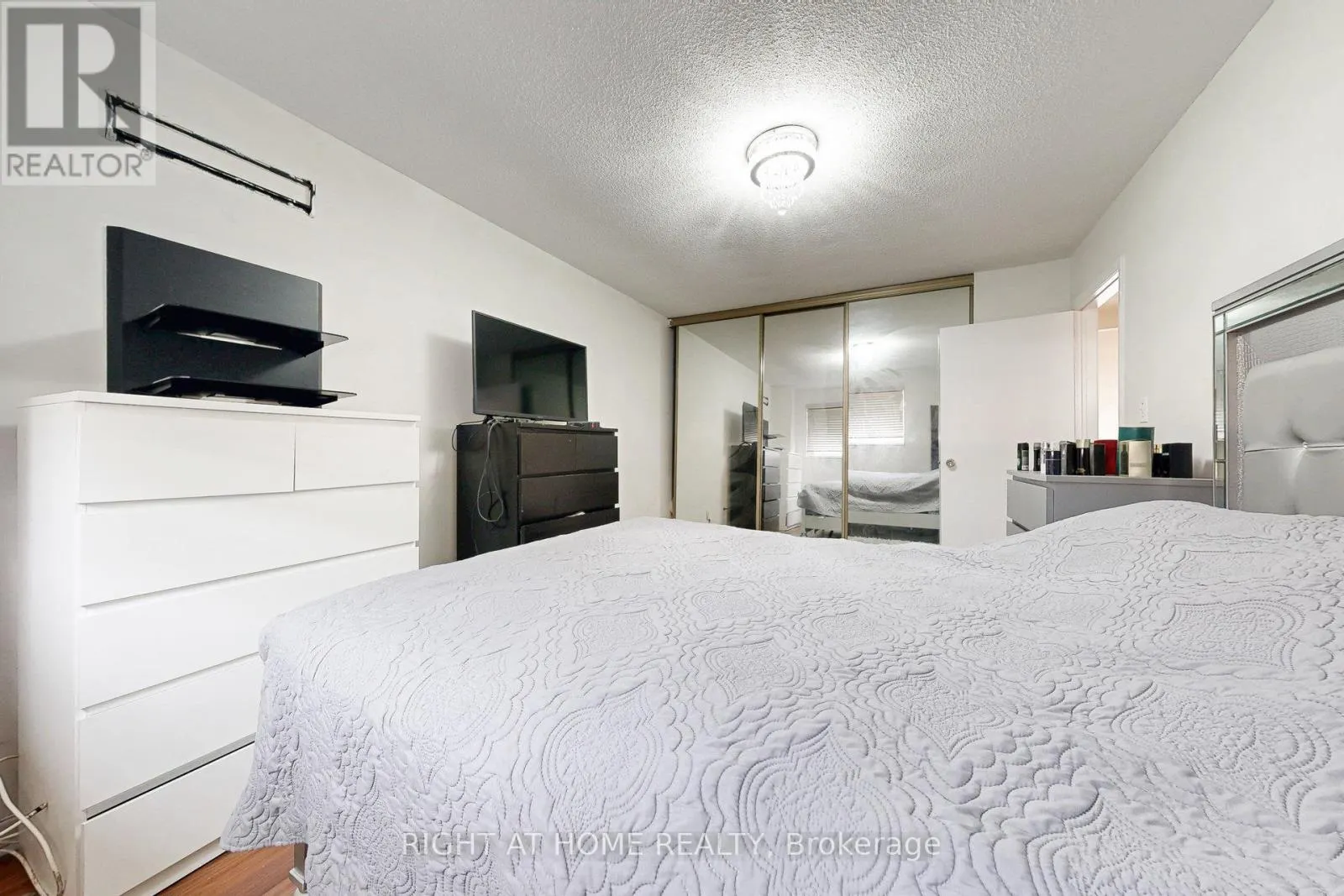 83 - 83 GUILDFORD CRESCENT