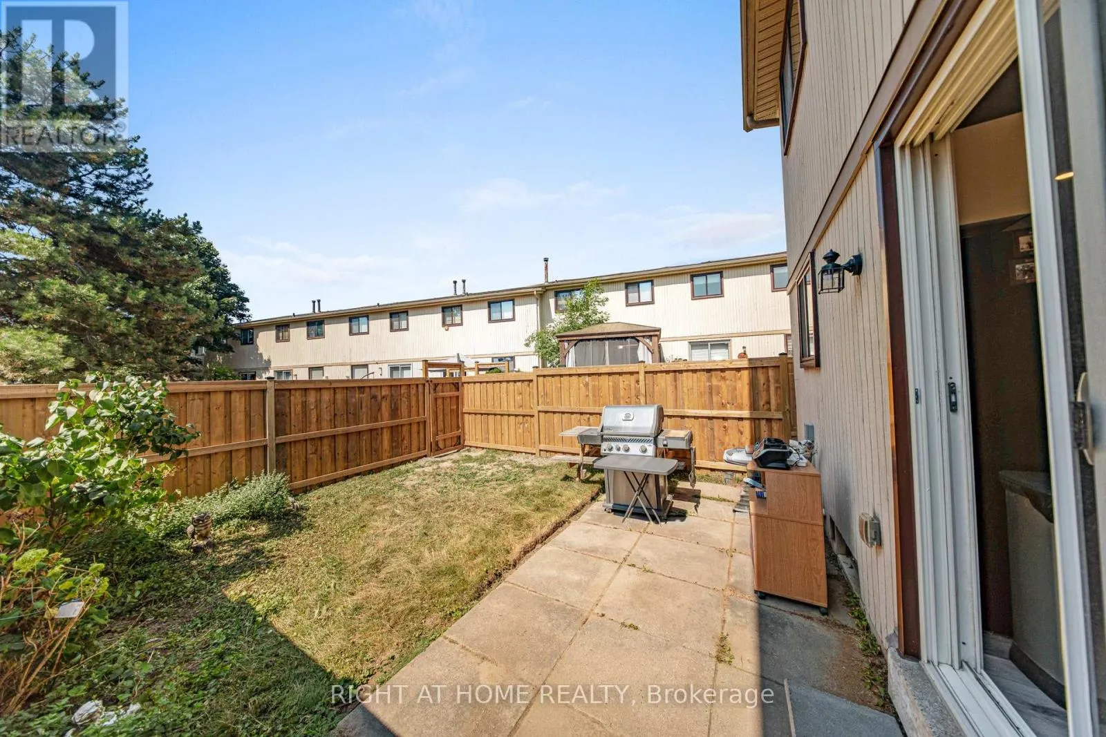 83 - 83 GUILDFORD CRESCENT