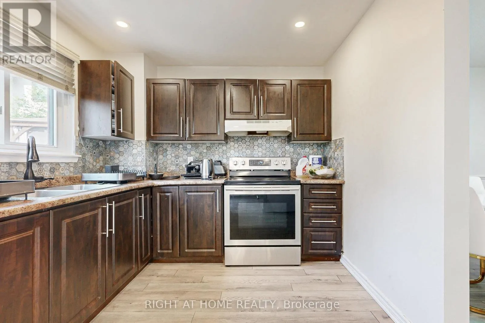 83 - 83 GUILDFORD CRESCENT