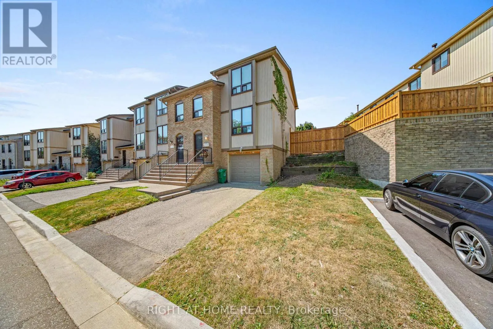 83 - 83 GUILDFORD CRESCENT
