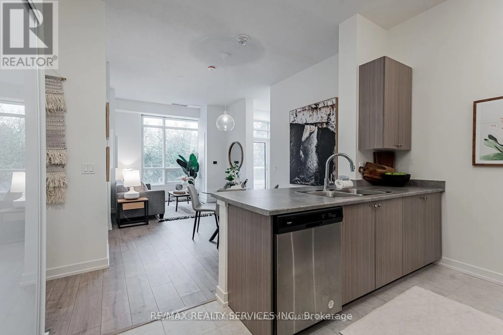 106 - 10 WILBY CRESCENT