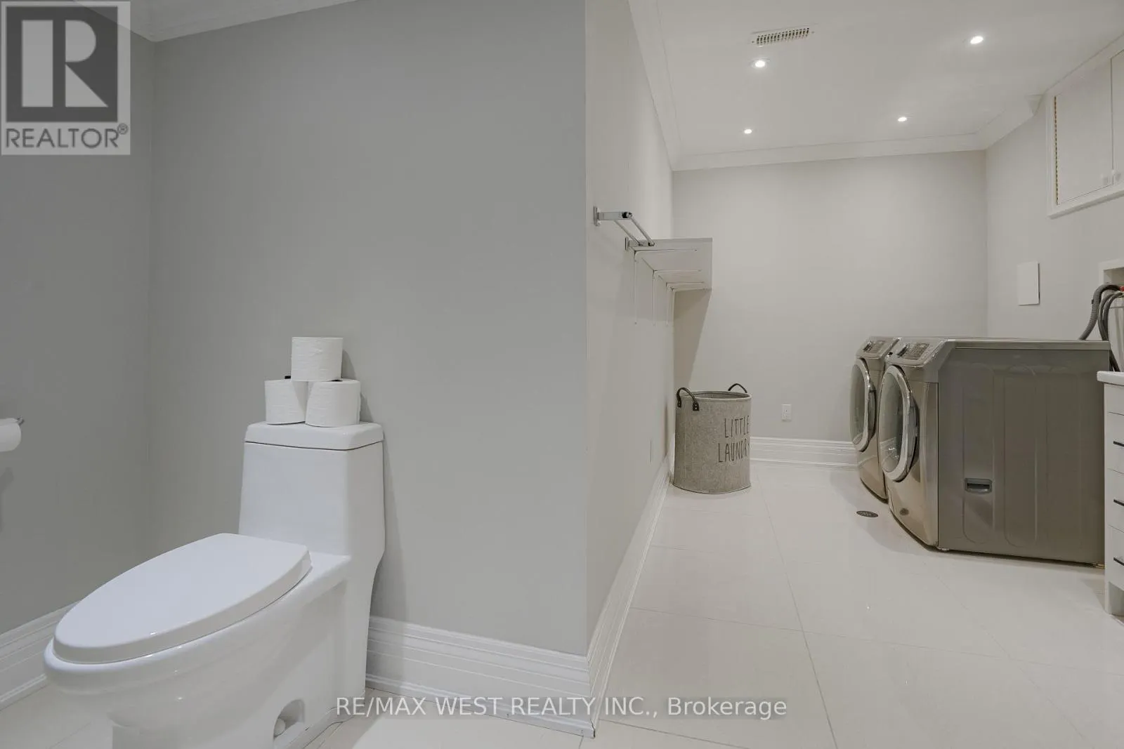 4 ELMVIEW COURT