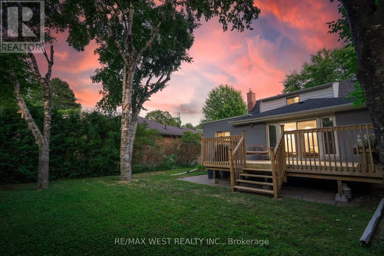 4 ELMVIEW COURT