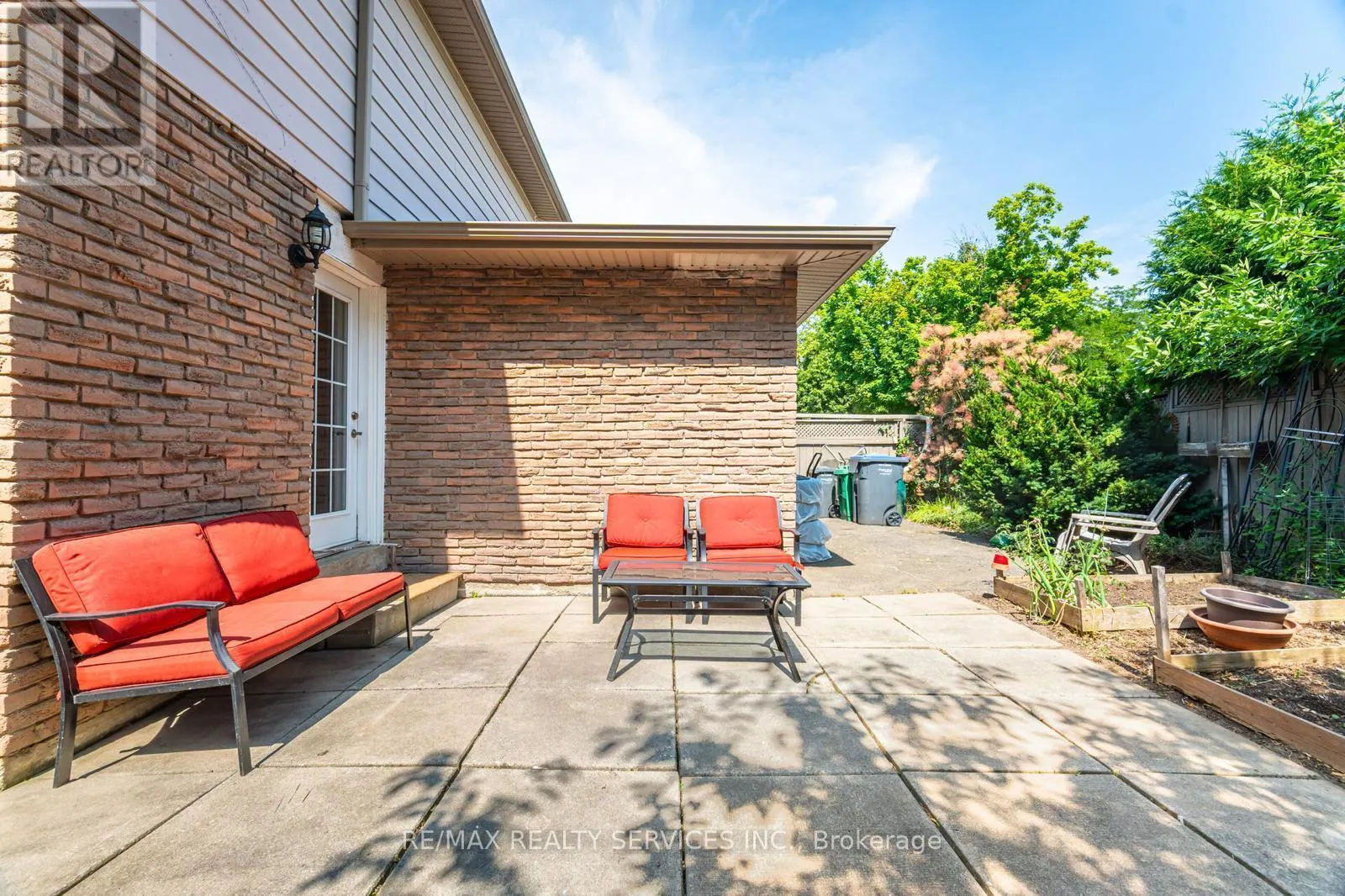 62 AMBLESIDE DRIVE