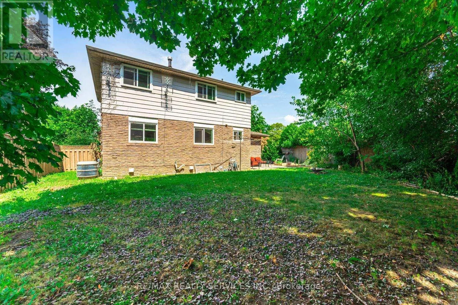 62 AMBLESIDE DRIVE