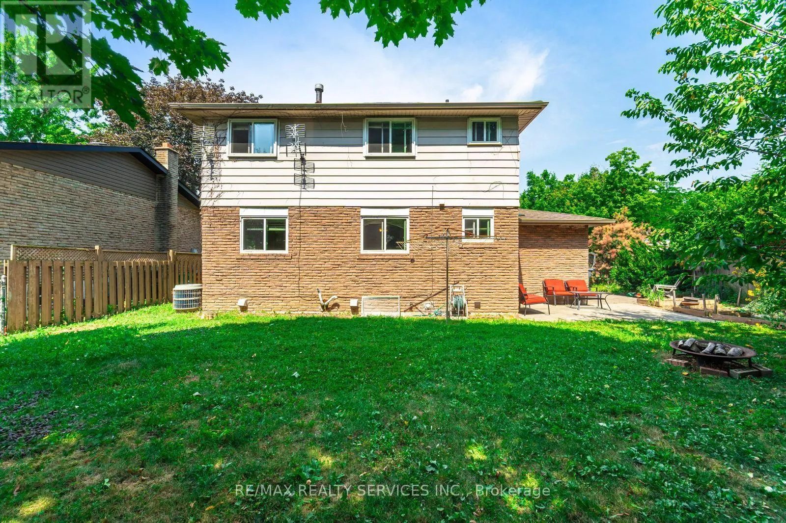 62 AMBLESIDE DRIVE