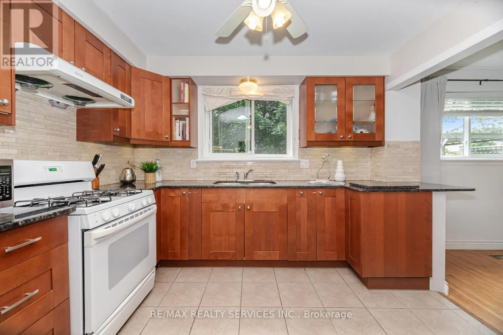 62 AMBLESIDE DRIVE
