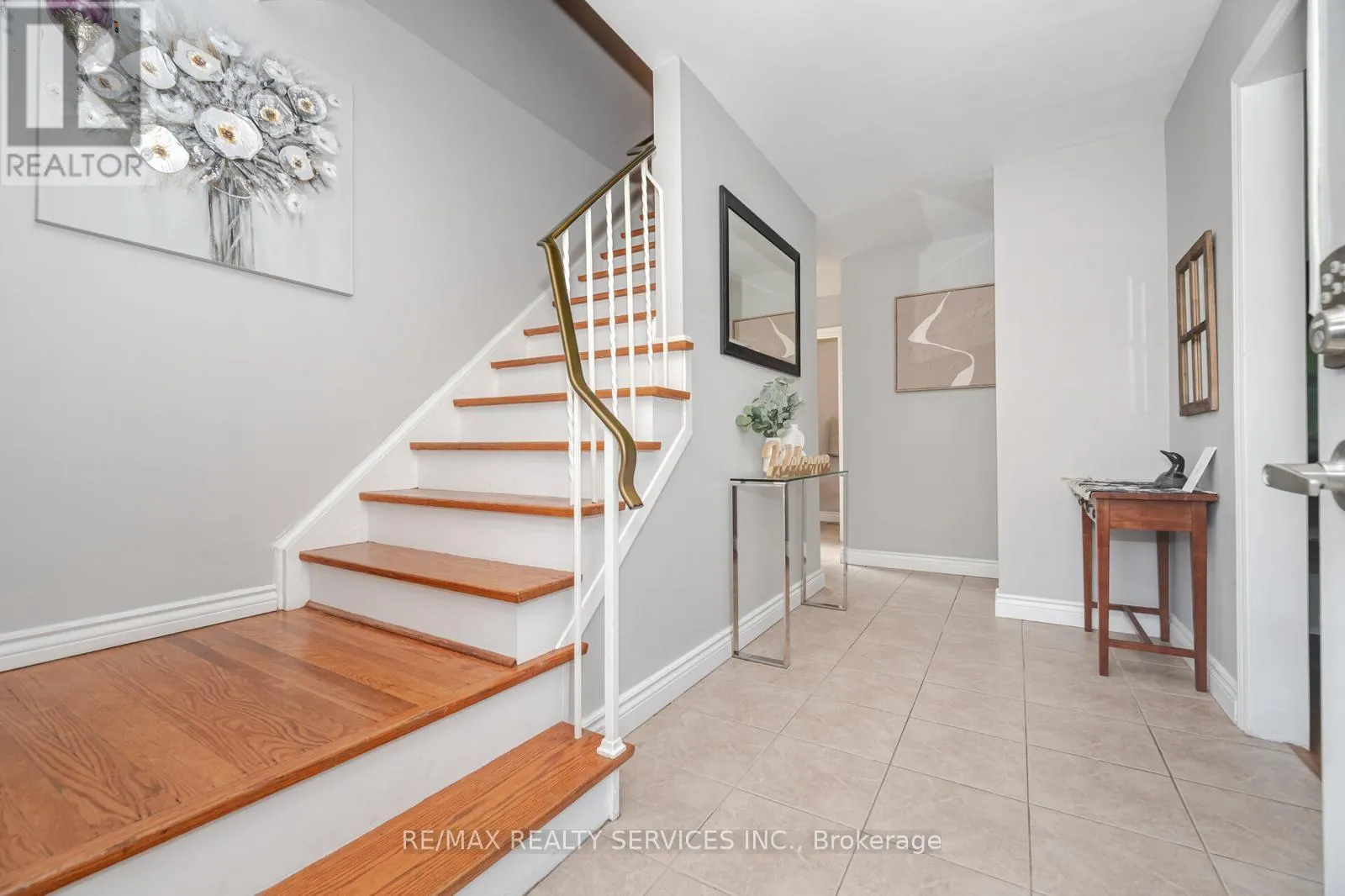 62 AMBLESIDE DRIVE