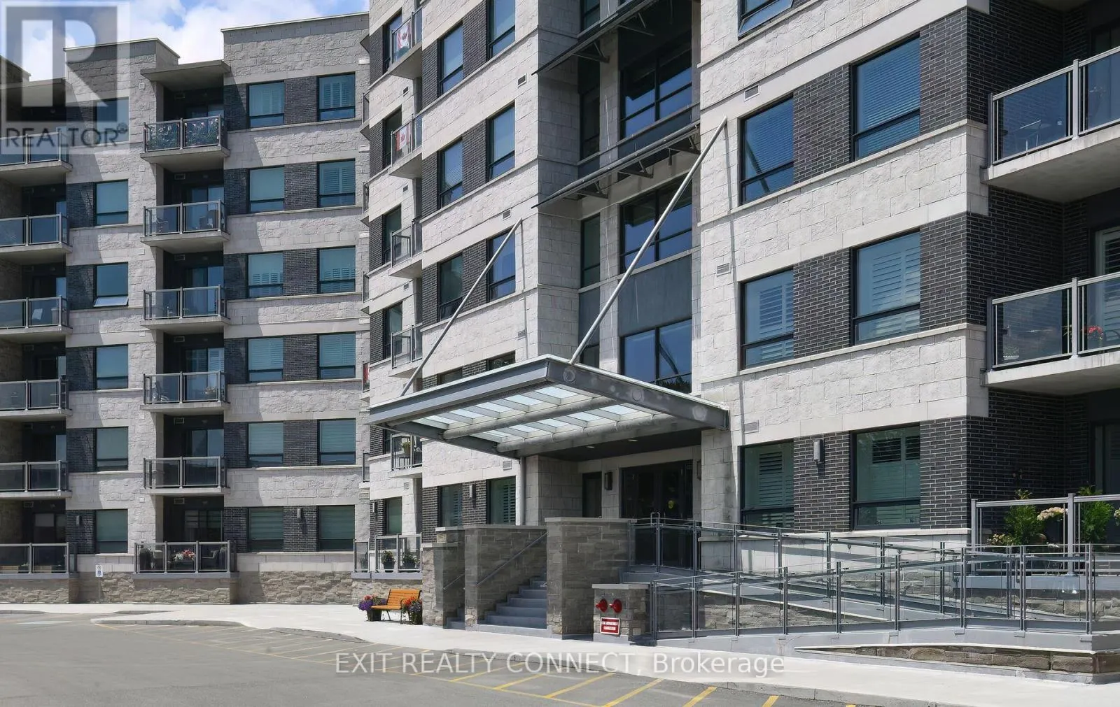 112 - 383 MAIN STREET E