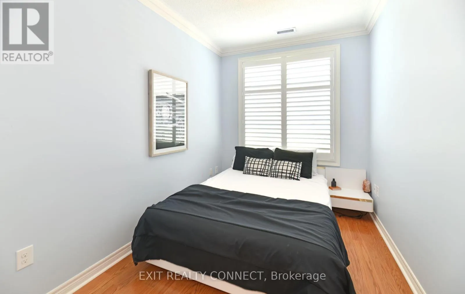 112 - 383 MAIN STREET E