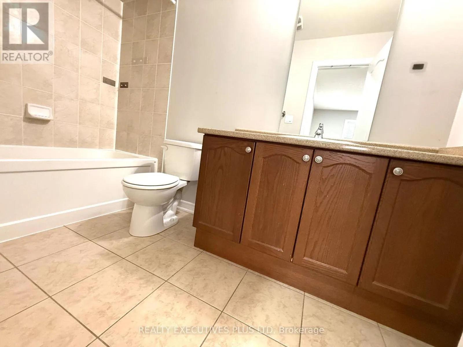 UPPER - 88 BANBRIDGE CRESCENT