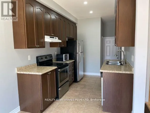 UPPER - 88 BANBRIDGE CRESCENT
