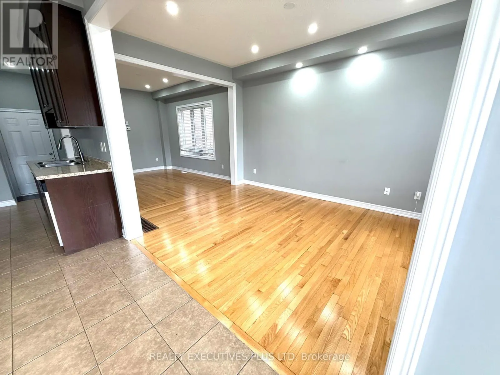 UPPER - 88 BANBRIDGE CRESCENT