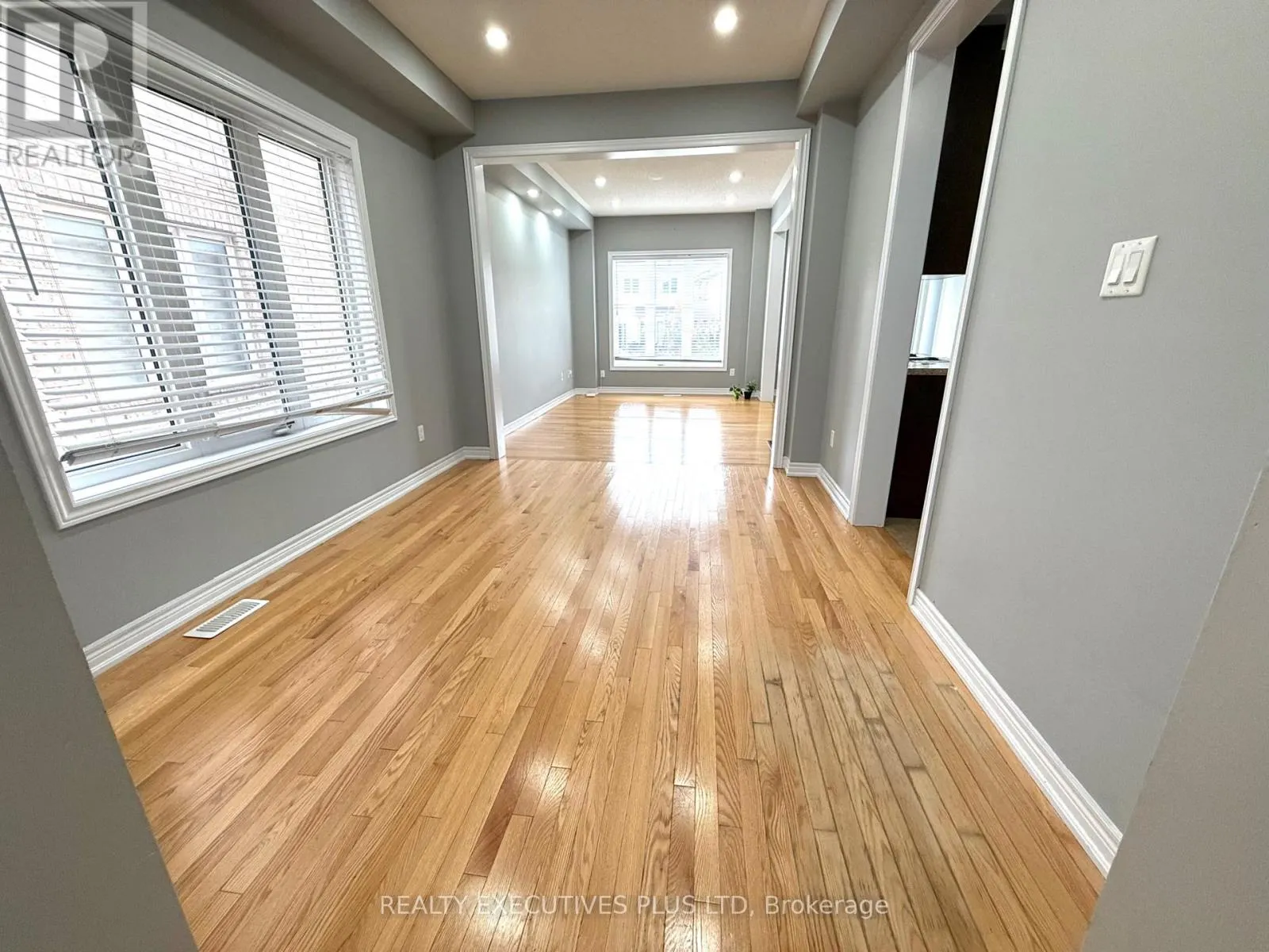 UPPER - 88 BANBRIDGE CRESCENT